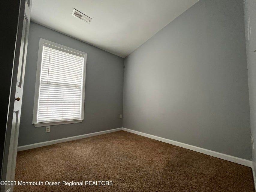 32 Saxton Rd - Photo 3 of 13