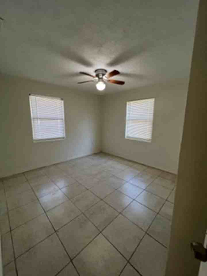 5831 13th Street Ct E - Photo 6 of 13