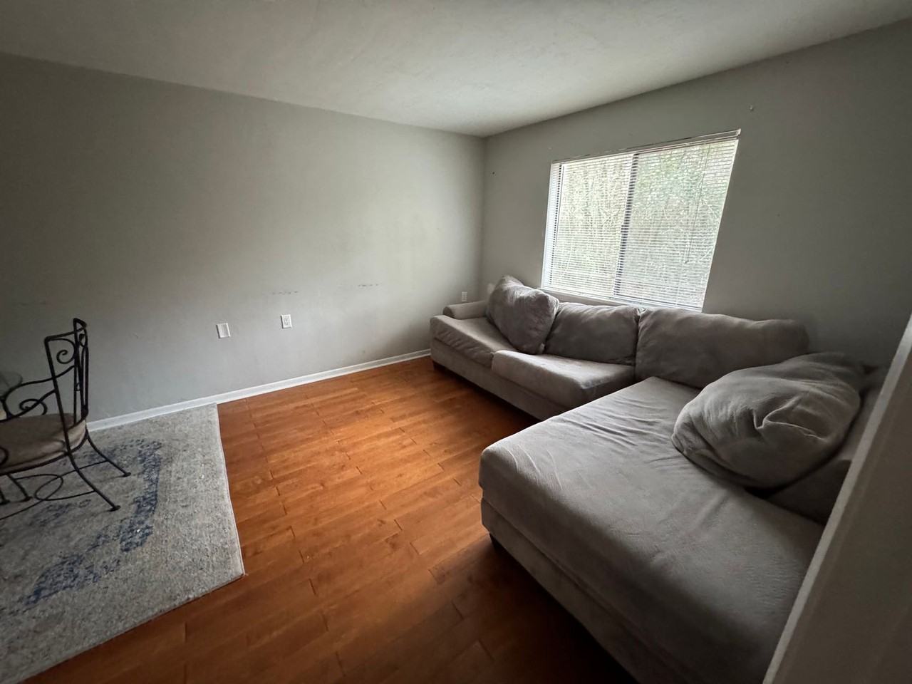 105 Se 16th Ave - Photo 2 of 4