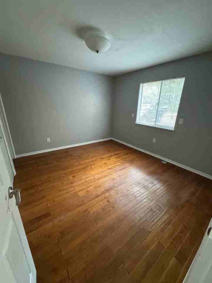 105 Se 16th Ave - Photo 3 of 4