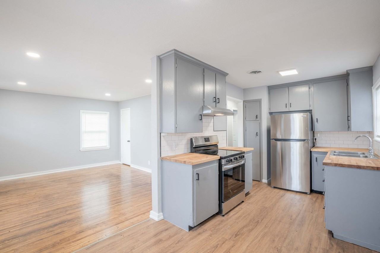 4658 N Saint Louis Ave - Photo 3 of 13