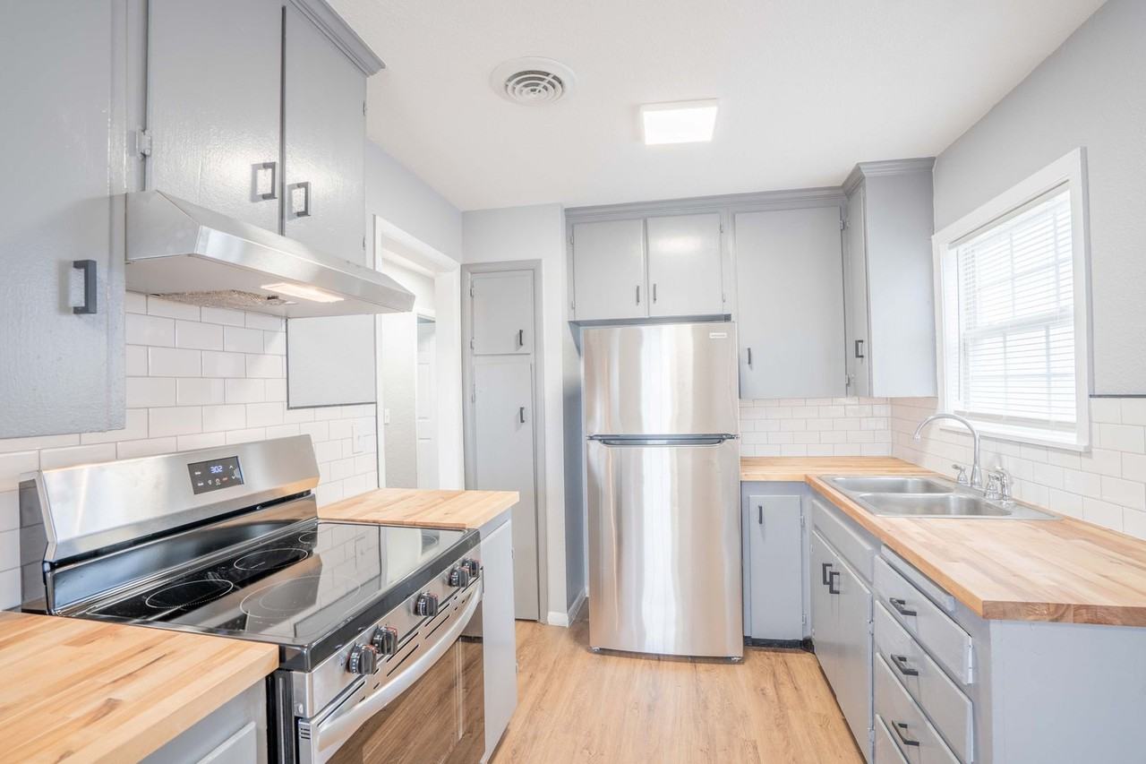 4658 N Saint Louis Ave - Photo 6 of 13