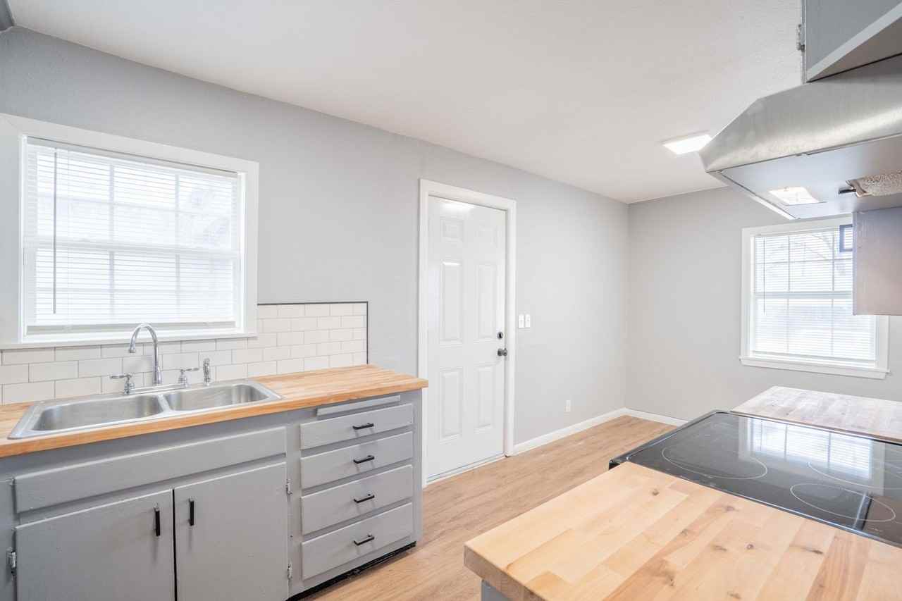 4658 N Saint Louis Ave - Photo 7 of 13