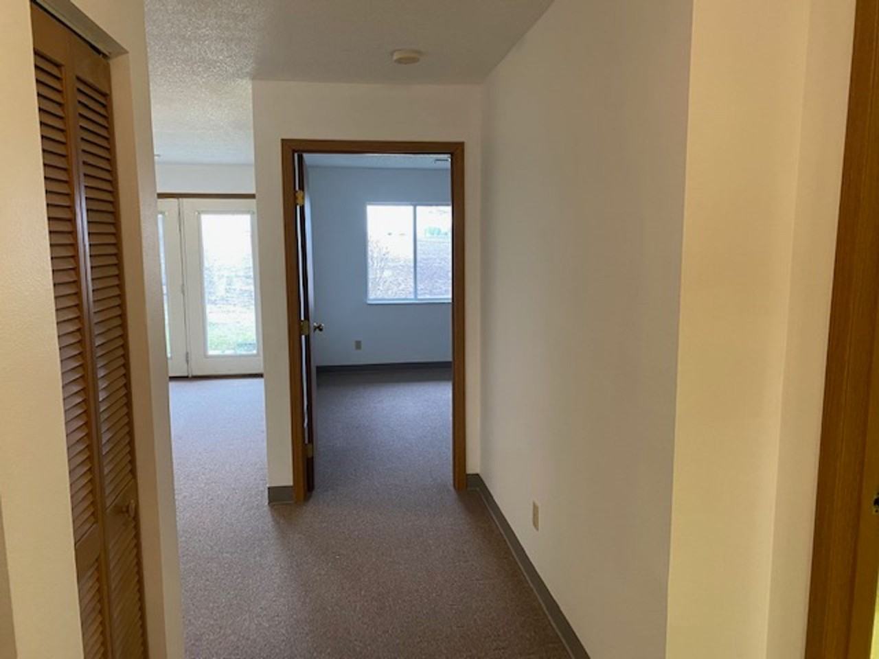 1 bed 1 bath apartments in Urbana + - Photo 4 of 10