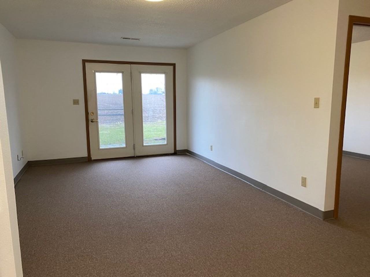 1 bed 1 bath apartments in Urbana + - Photo 5 of 10