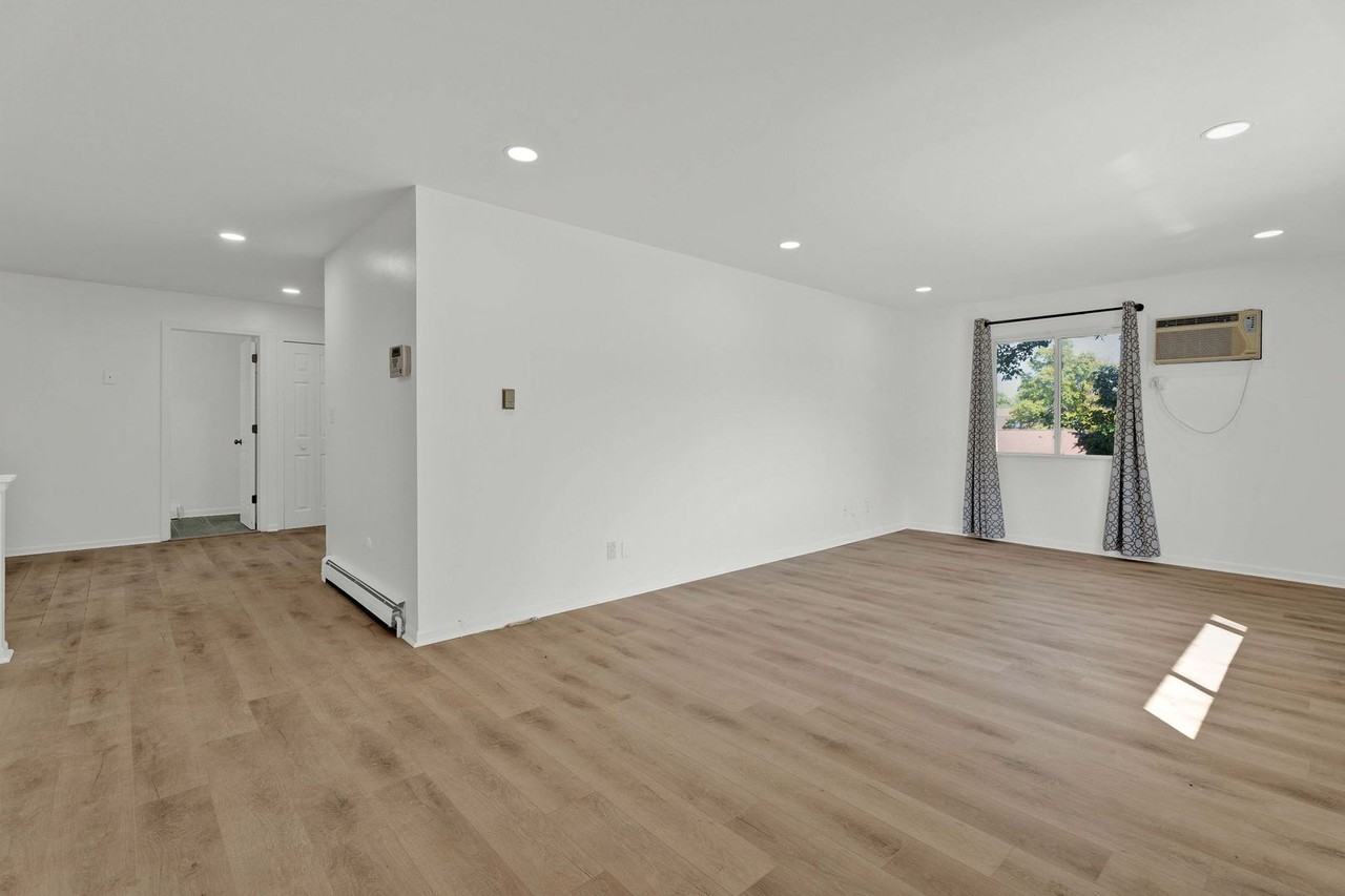 38618 Meadowdale St - Photo 2 of 27