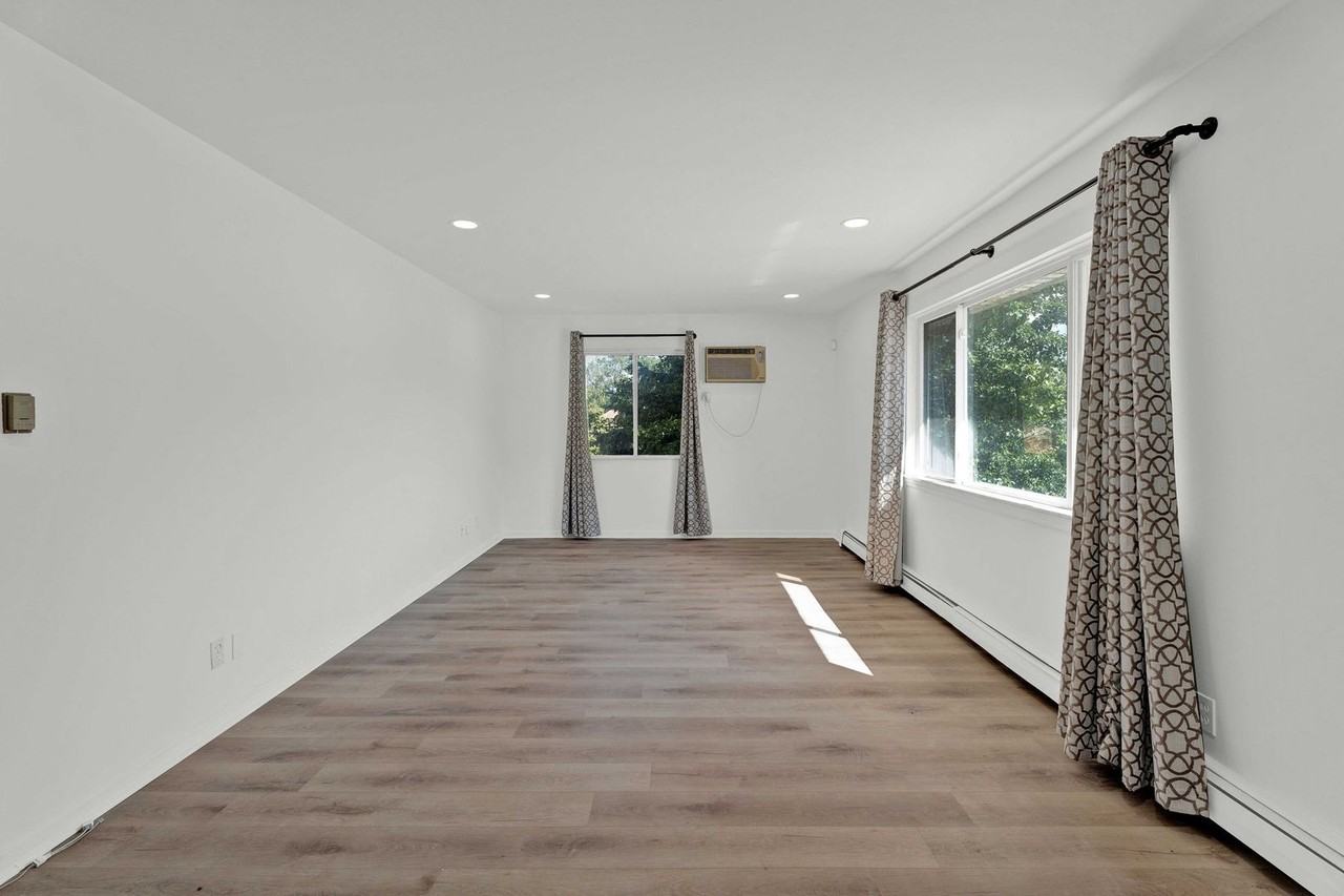 38618 Meadowdale St - Photo 3 of 27