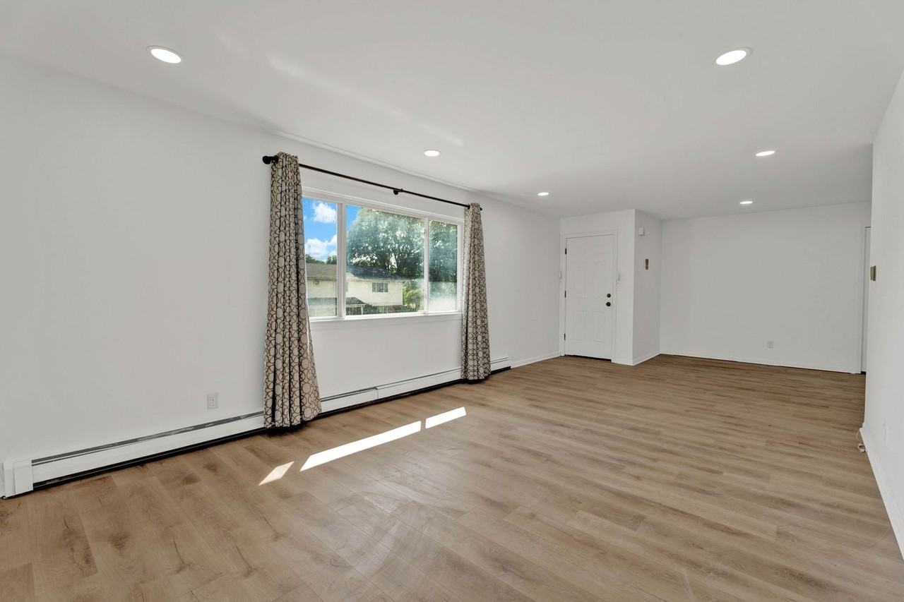 38618 Meadowdale St - Photo 4 of 27