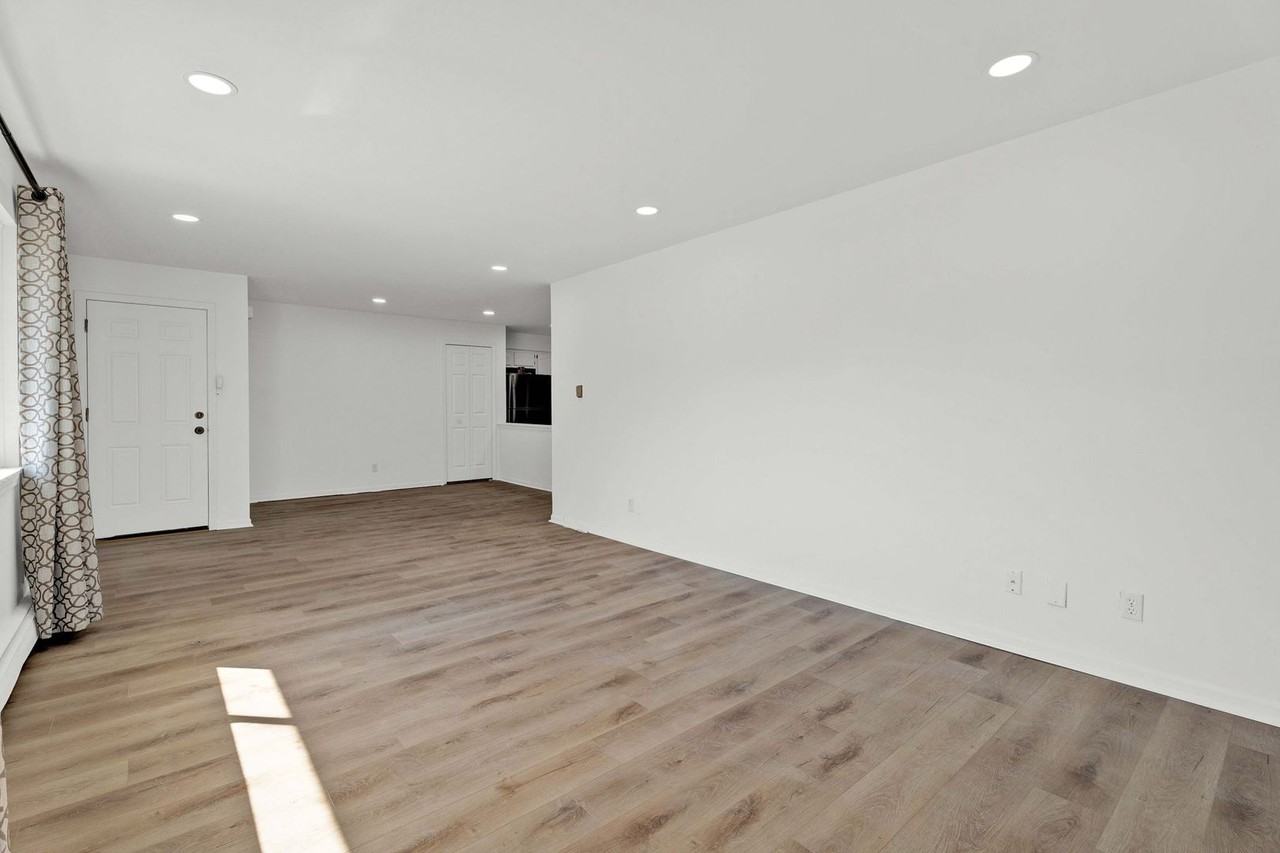 38618 Meadowdale St - Photo 5 of 27
