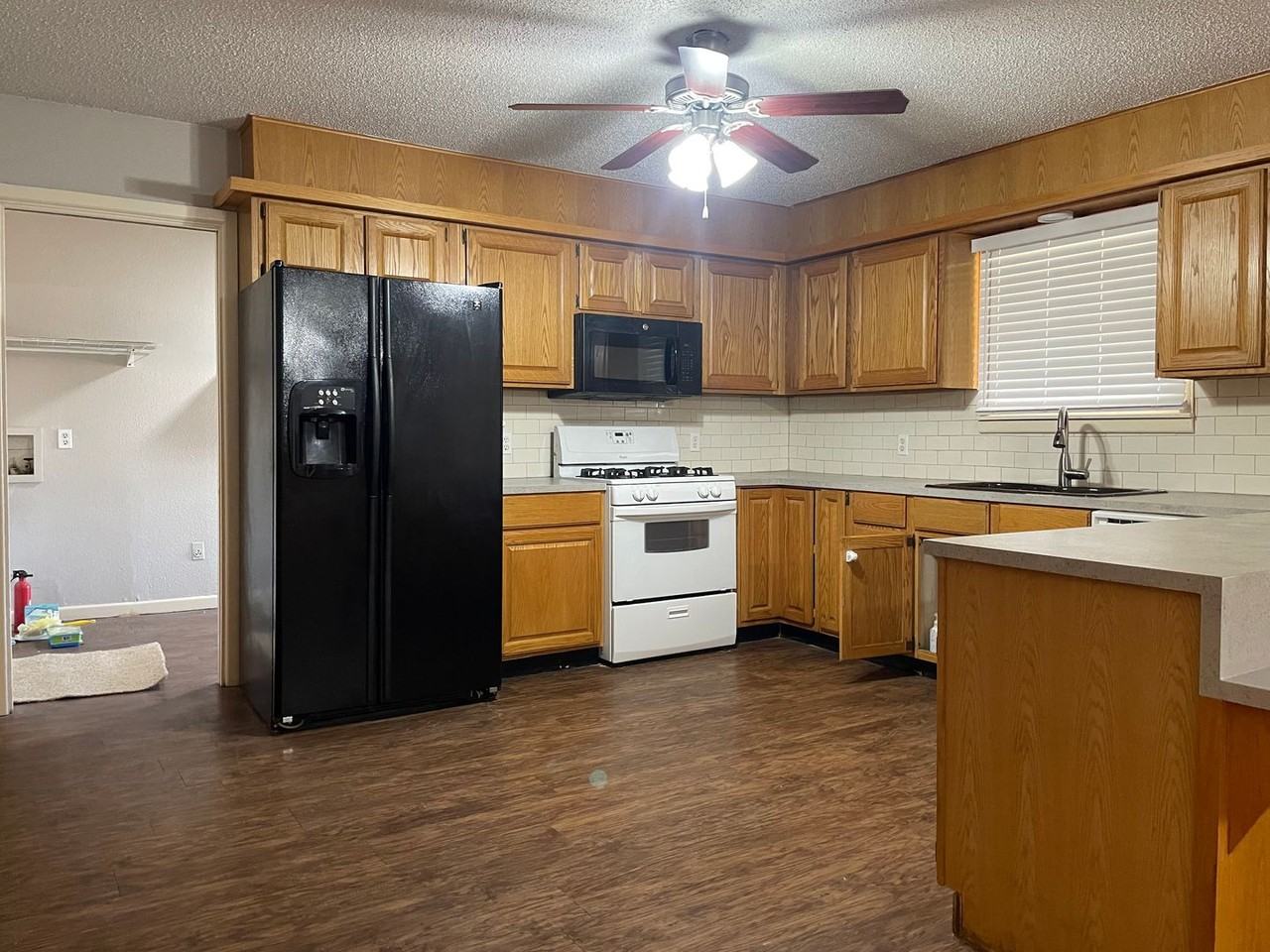 3810 43rd St - Photo 5 of 27