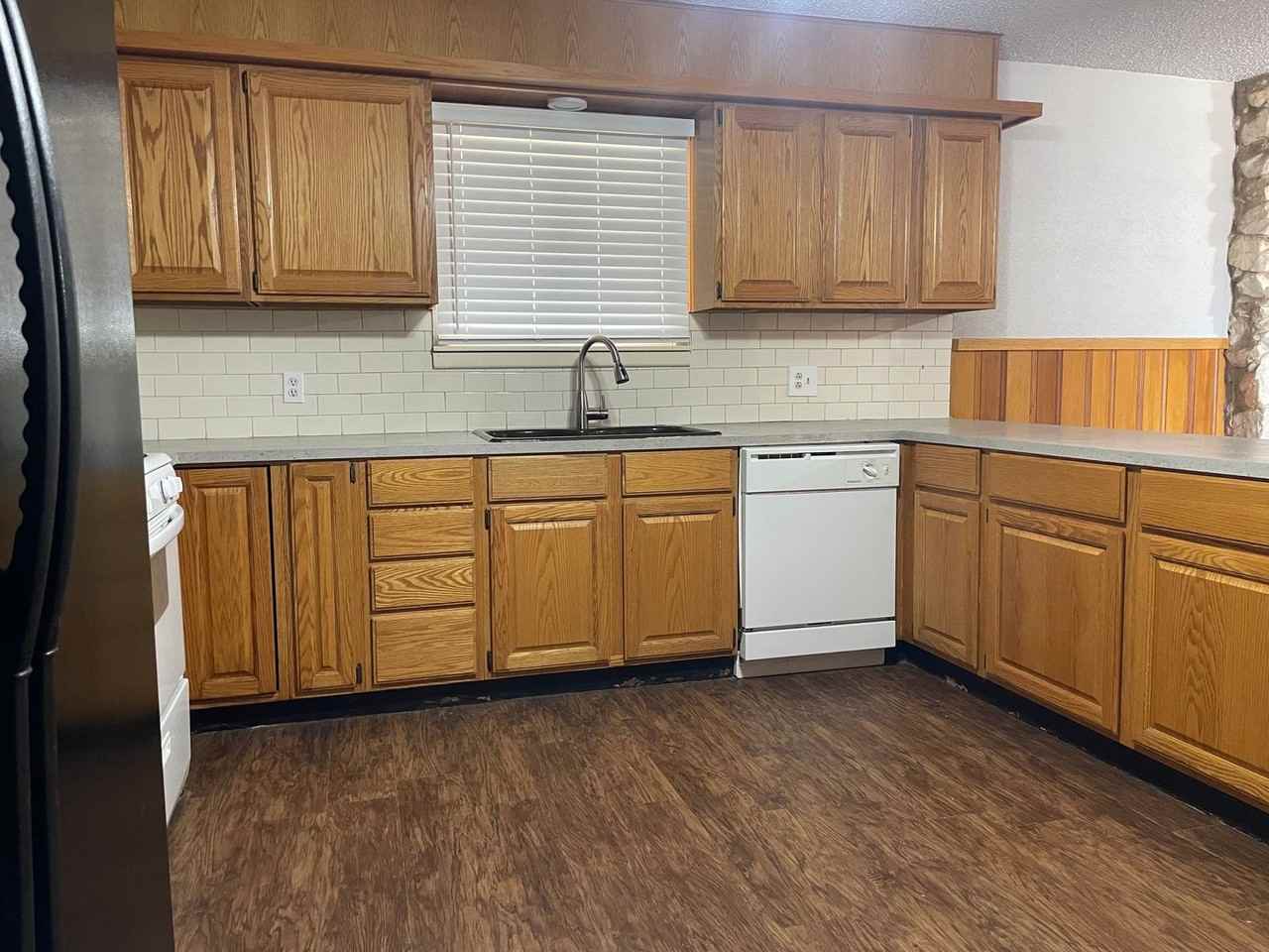 3810 43rd St - Photo 6 of 27