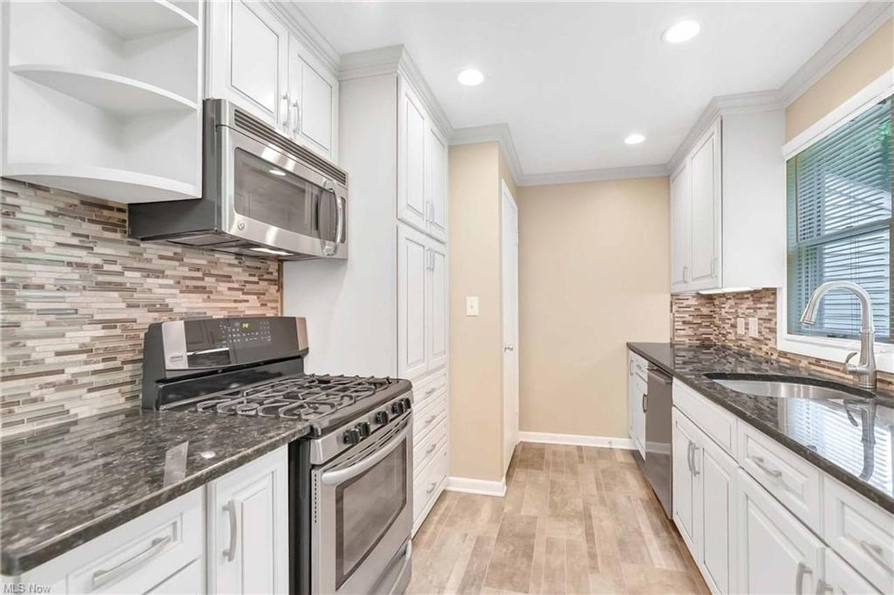 6557 Wood Ave - Photo 2 of 19