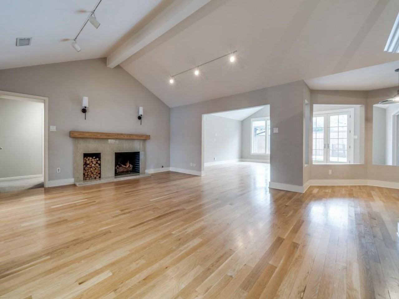 7432 Meadow Oaks Dr - Photo 2 of 35