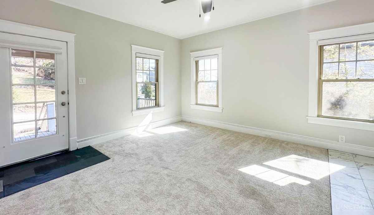 421 Torrence Ct - Photo 3 of 23