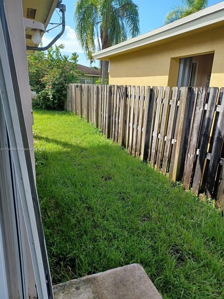 934 Sw 8th Pl - Photo 3 of 10