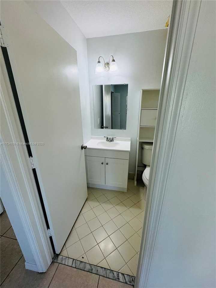 934 Sw 8th Pl - Photo 4 of 10