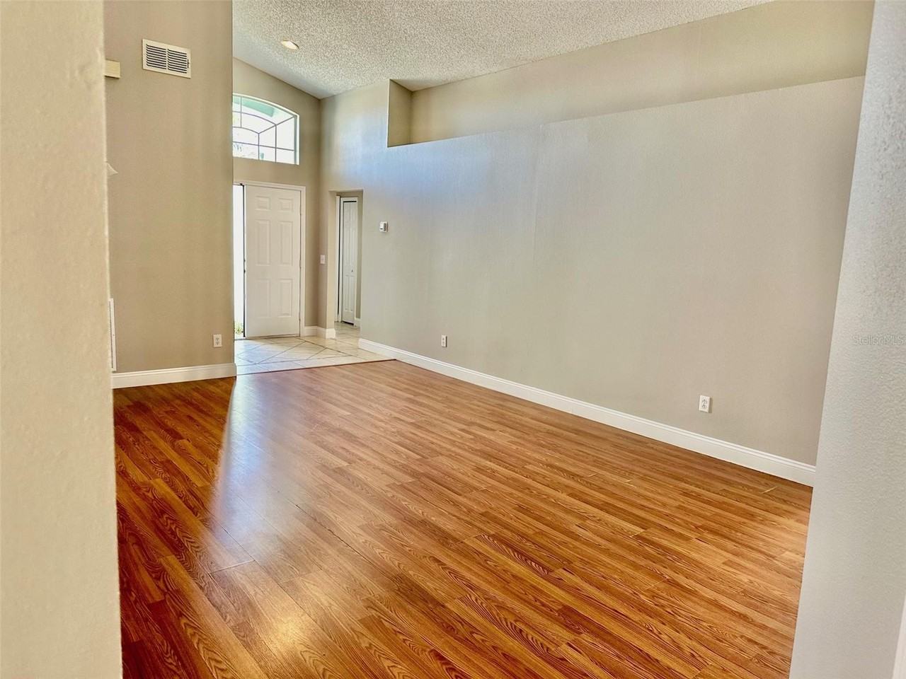 415 Cheshire Way - Photo 3 of 16