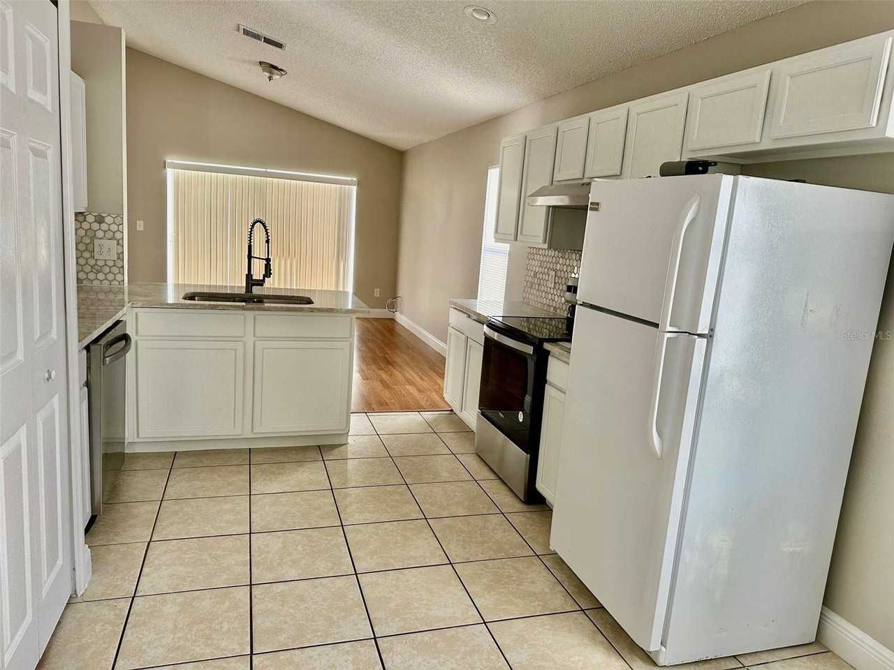 415 Cheshire Way - Photo 5 of 16