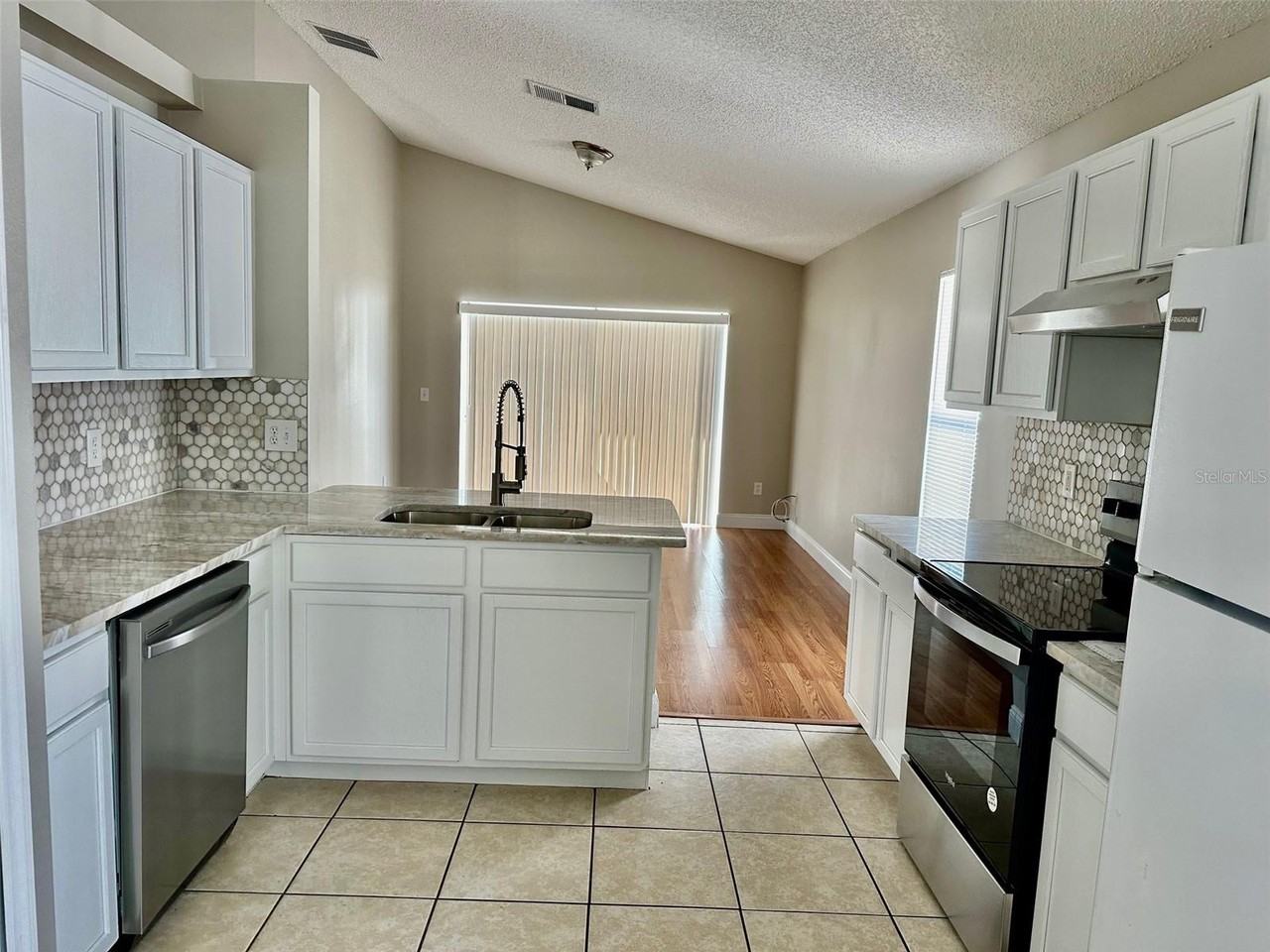 415 Cheshire Way - Photo 6 of 16