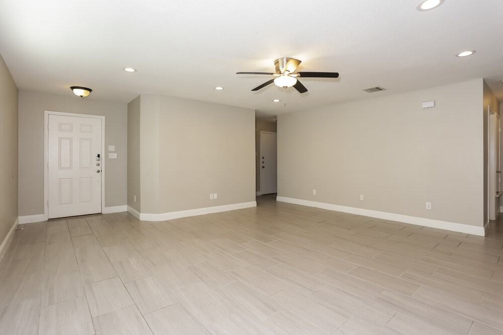 237 Blairwood Dr - Photo 3 of 14