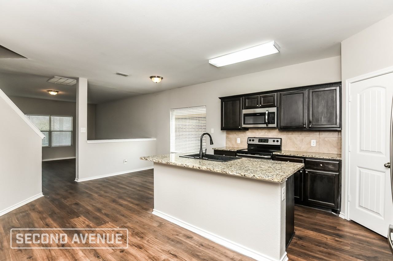 636 Cameron Way - Photo 7 of 27