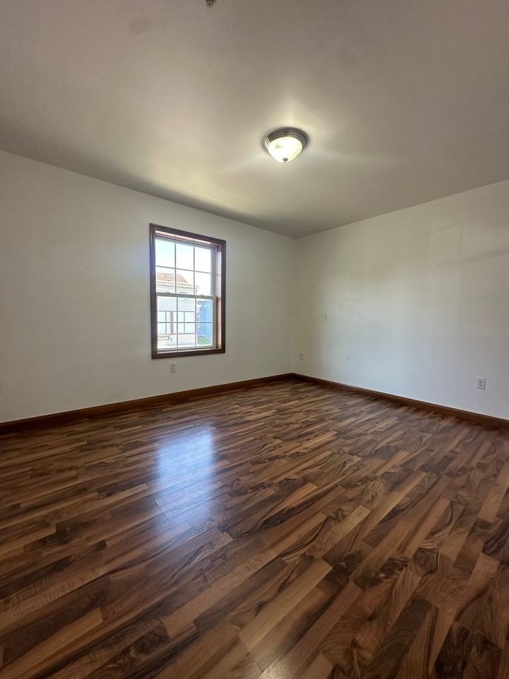 Beautiful Apartment Near Campus - Photo 2 of 19