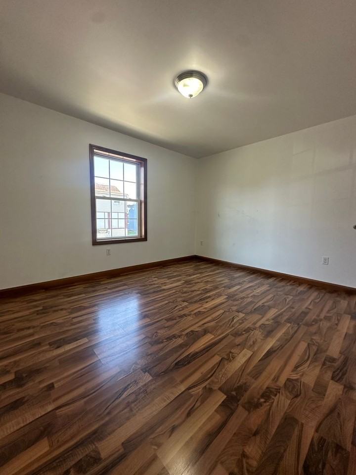 Beautiful Apartment Near Campus - Photo 3 of 19