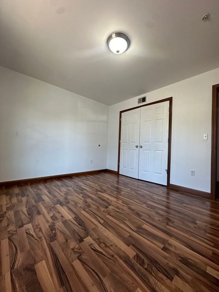 Beautiful Apartment Near Campus - Photo 4 of 19