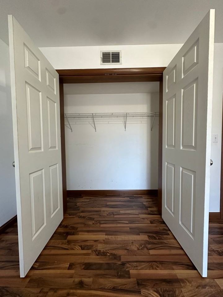 Beautiful Apartment Near Campus - Photo 5 of 19