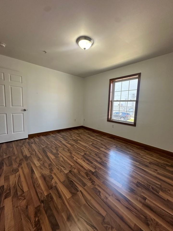 Beautiful Apartment Near Campus - Photo 7 of 19