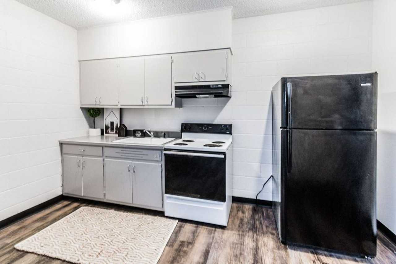 1555 Chestnut Street - Photo 4 of 7