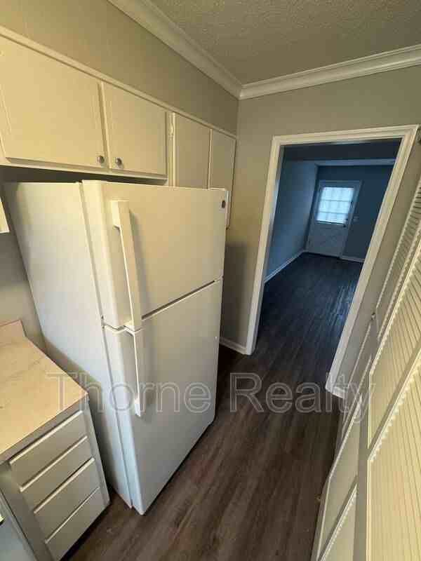 206 W Cross St - Photo 2 of 11