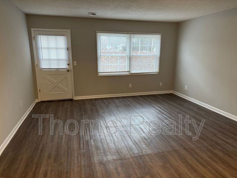 206 W Cross St - Photo 3 of 11