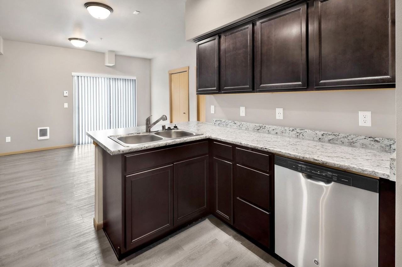 Tremezzo Apartments - Photo 5 of 50