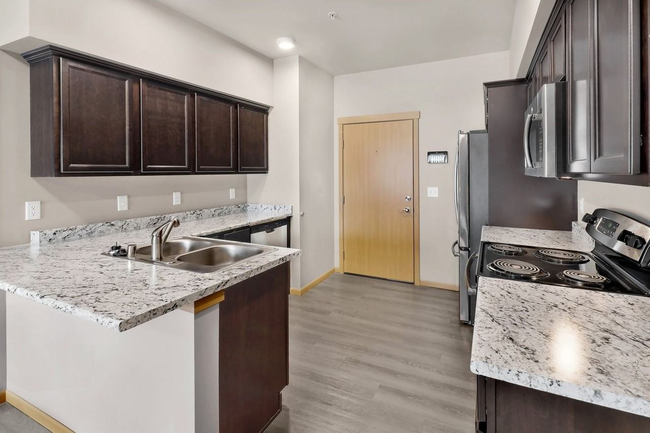 Tremezzo Apartments - Photo 7 of 50