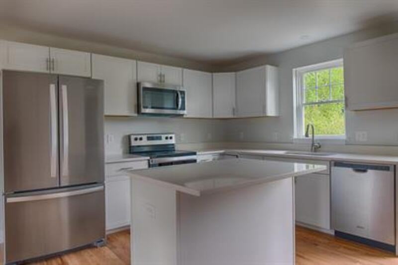 3 Thomas Dr - Photo 7 of 46