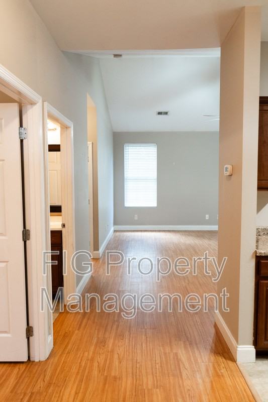 126 Stone Gate Cir - Photo 2 of 16