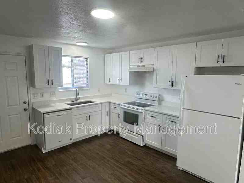 1149 N Nayon Dr #4 - Photo 3 of 13