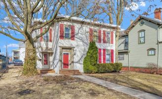 featured image of 410 E Grove St