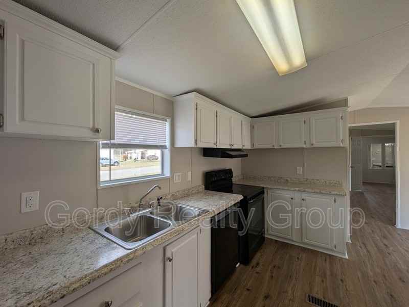 2146 Shadow Bay Ave - Photo 2 of 12