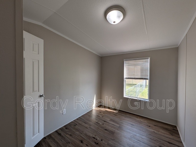 2146 Shadow Bay Ave - Photo 5 of 12