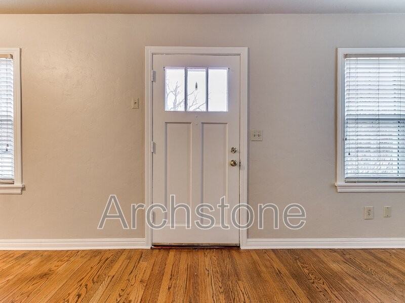 408 E 6th St - Photo 5 of 43