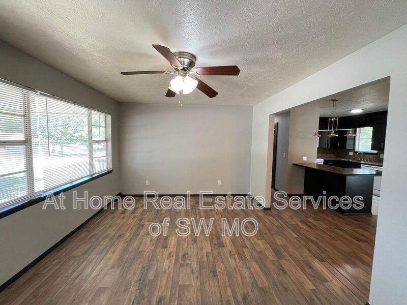 2816 W Chicago St - Photo 2 of 13