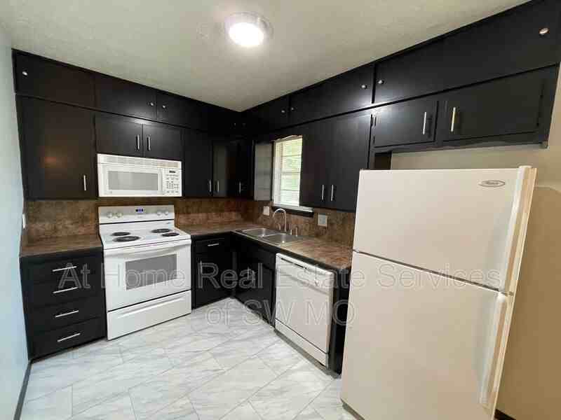 2816 W Chicago St - Photo 6 of 13