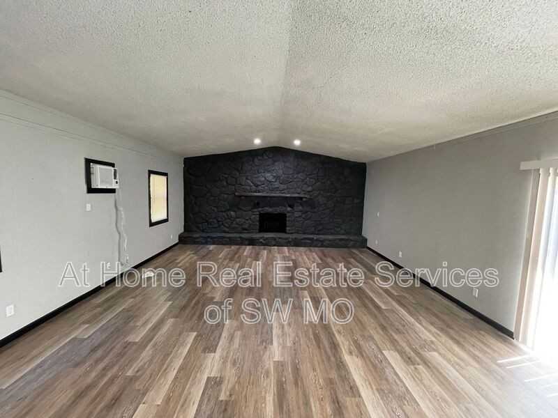 2816 W Chicago St - Photo 7 of 13