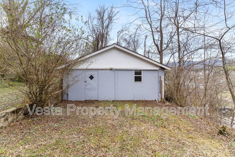 71 Hillside Streetbottom Level - Photo 3 of 21