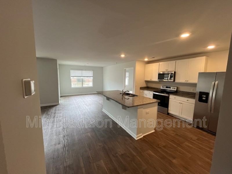 214 Barbados Rd - Photo 5 of 15