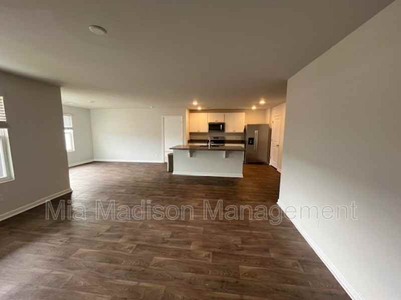 214 Barbados Rd - Photo 6 of 15