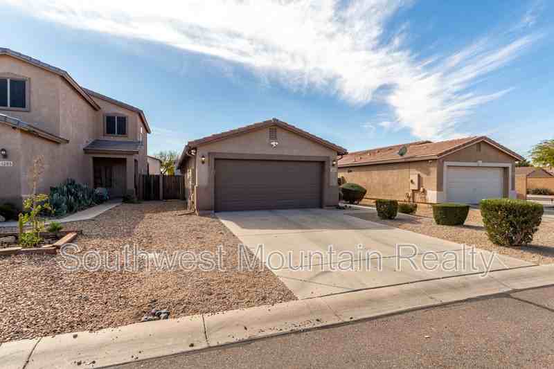 1281 E Ash Rd - Photo 4 of 38