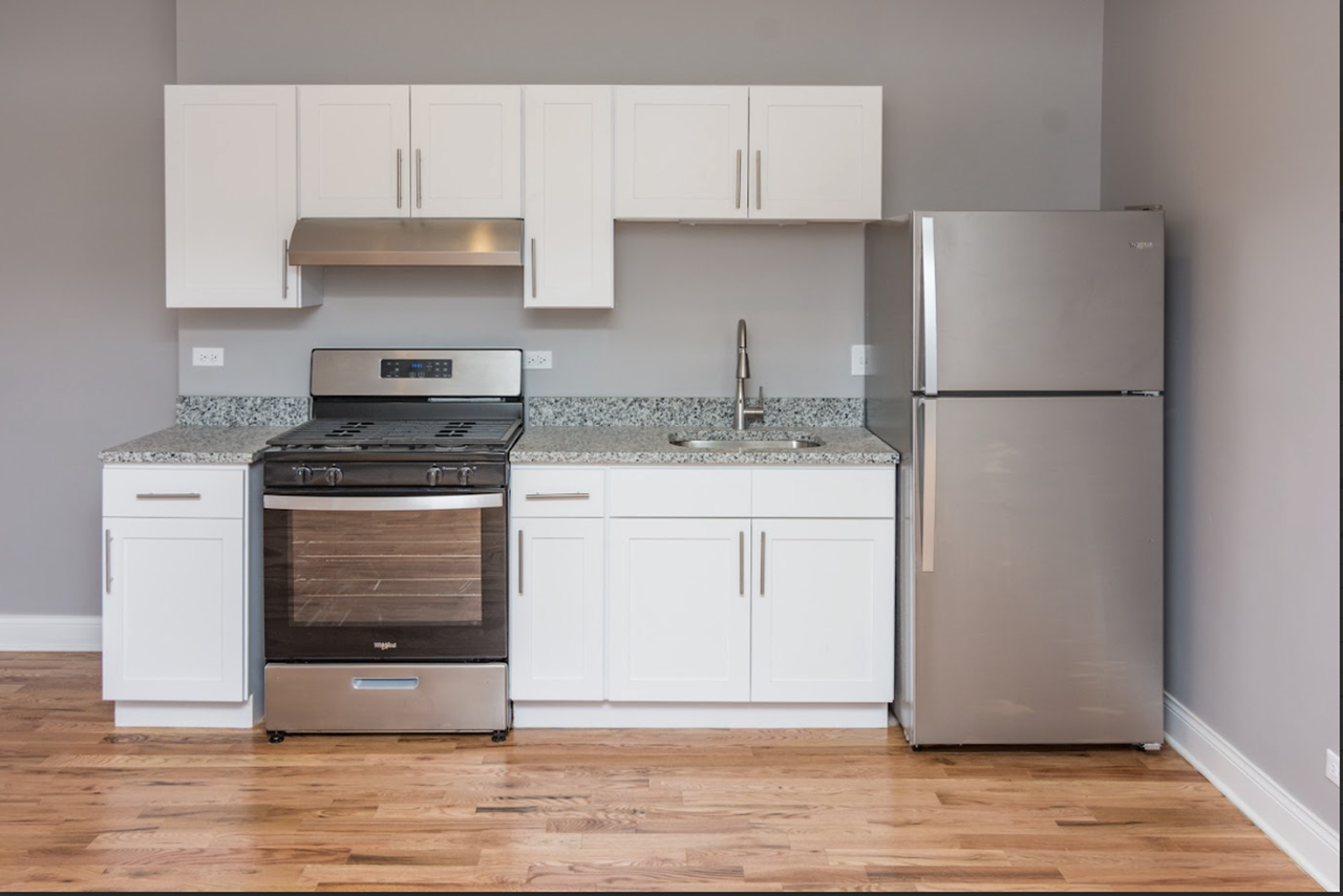 735 W Garfield Blvd - Photo 4 of 9